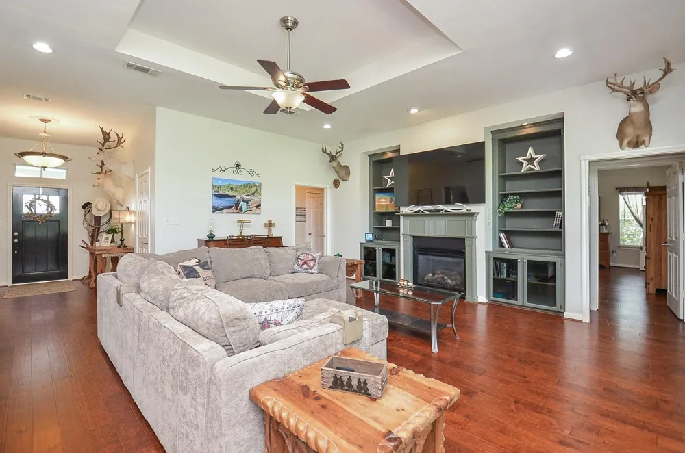 27644 Spring Hill Road Hempstead, TX 77445