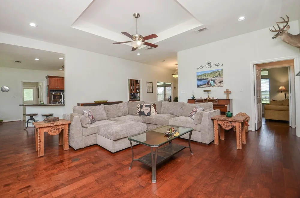 27644 Spring Hill Road Hempstead, TX 77445