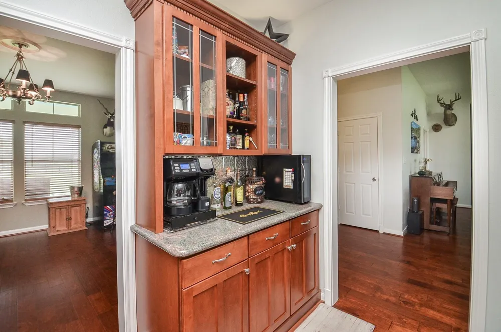 27644 Spring Hill Road Hempstead, TX 77445