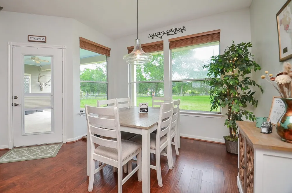 27644 Spring Hill Road Hempstead, TX 77445