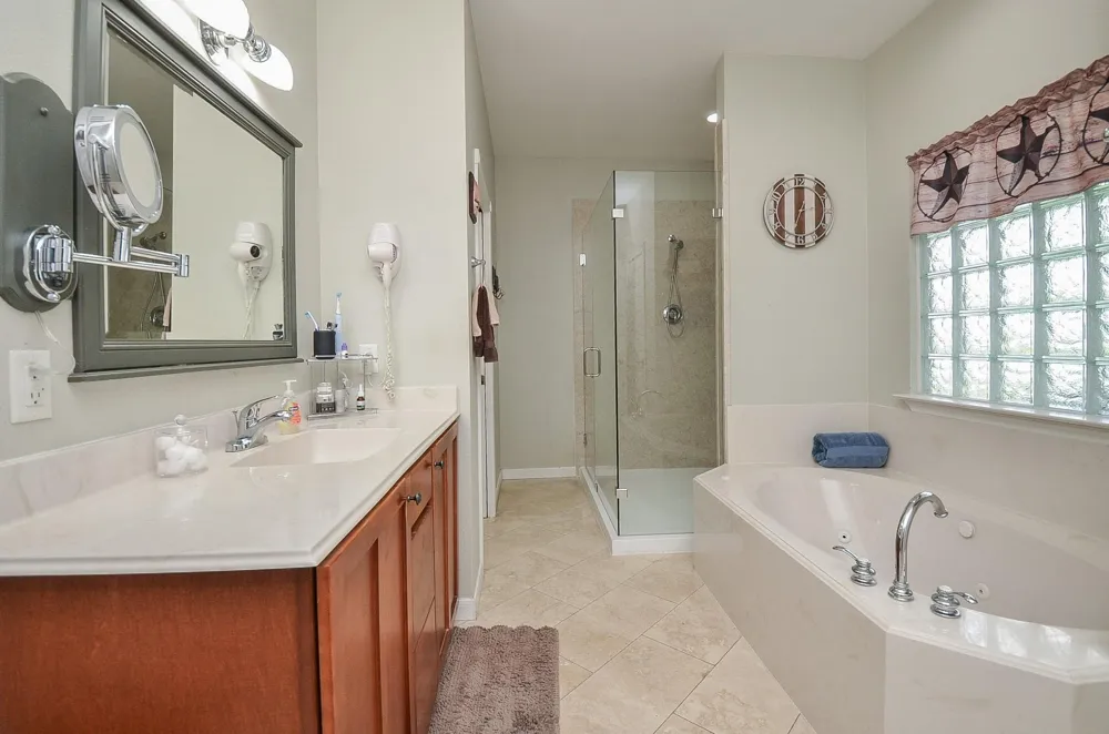 27644 Spring Hill Road Hempstead, TX 77445