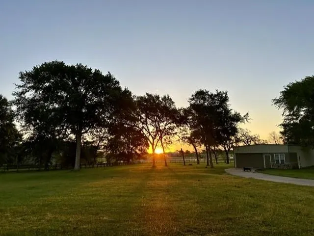 27644 Spring Hill Road Hempstead, TX 77445