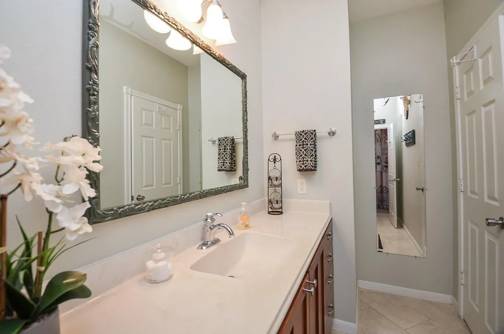 27644 Spring Hill Road Hempstead, TX 77445