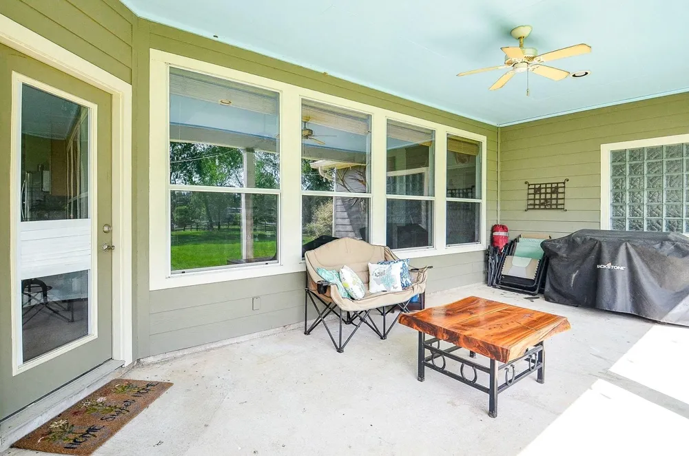 27644 Spring Hill Road Hempstead, TX 77445
