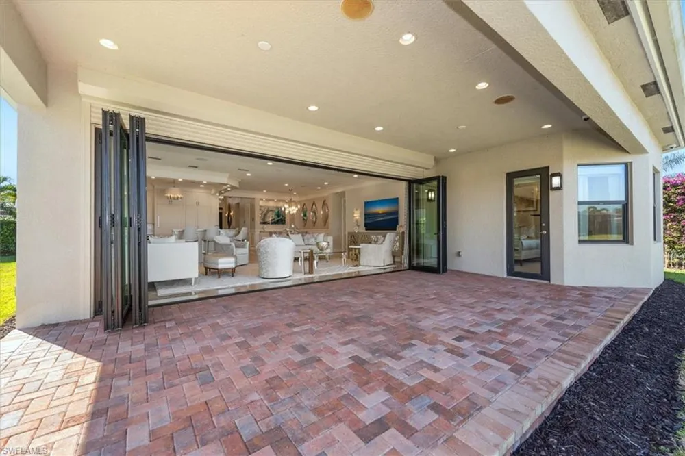 3168 Pacific Drive Naples, FL 34119