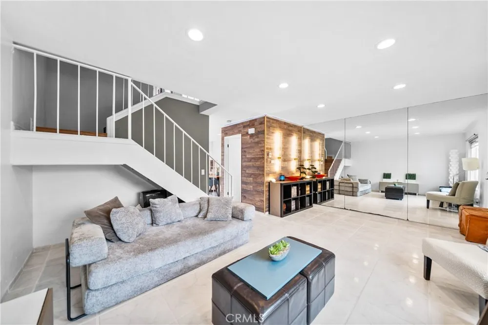 2921 S Sycamore St #E Santa Ana, CA 92707
