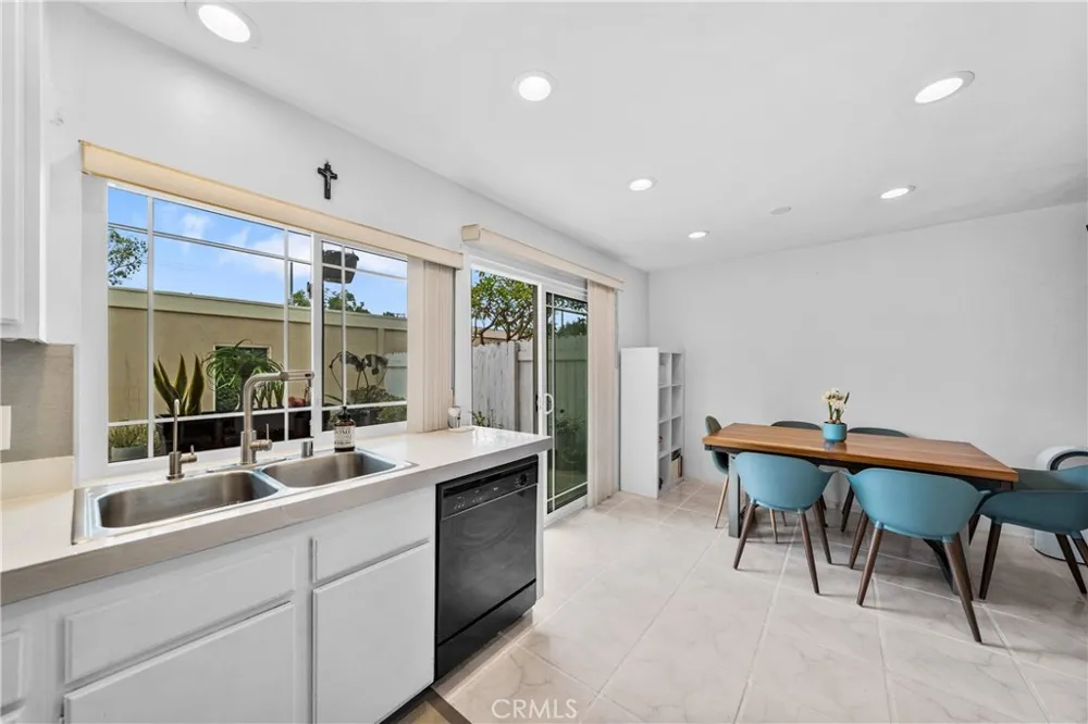 2921 S Sycamore St #E Santa Ana, CA 92707