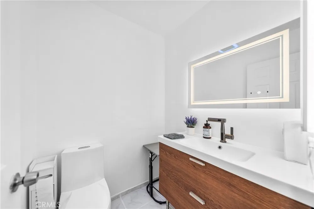 2921 S Sycamore St #E Santa Ana, CA 92707
