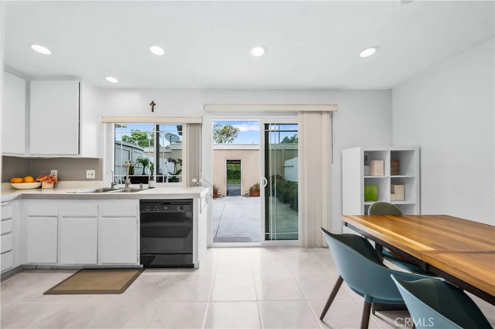 2921 S Sycamore St #E Santa Ana, CA 92707