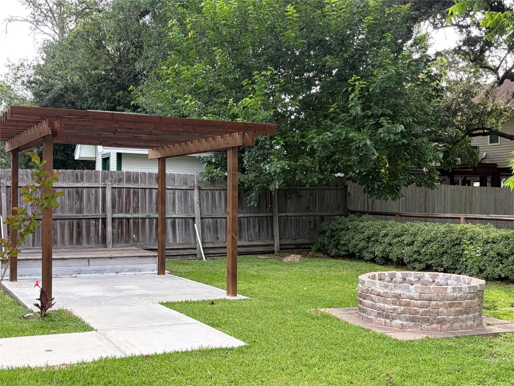 1206 4th Street Seabrook, TX 77586
