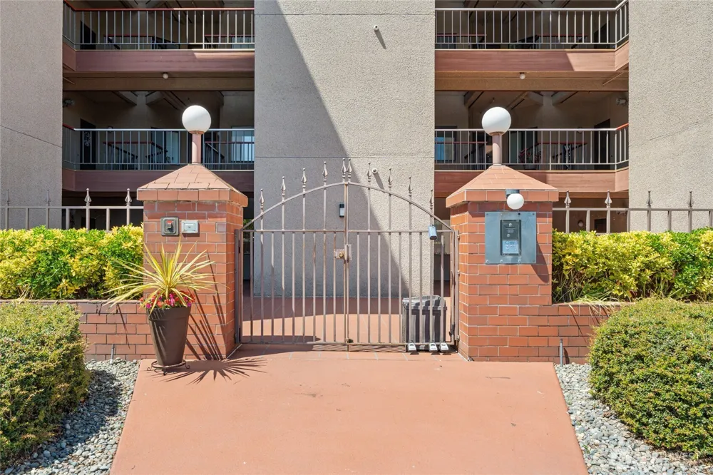 1902 Bridgeport Way W #106 University Place, WA 98466