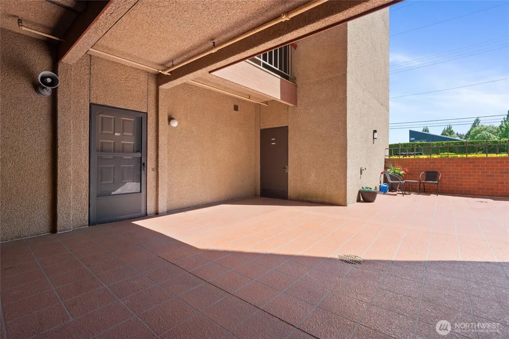 1902 Bridgeport Way W #106 University Place, WA 98466