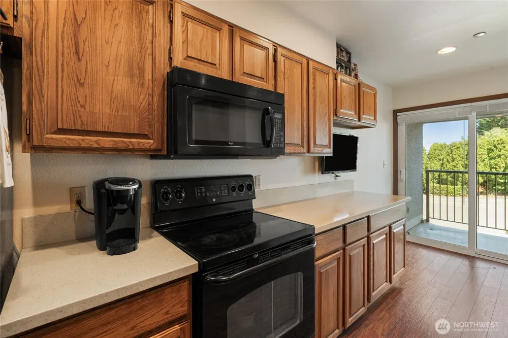 1902 Bridgeport Way W #106 University Place, WA 98466