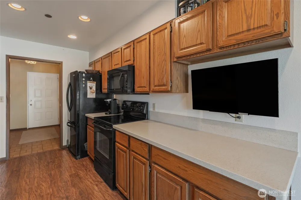1902 Bridgeport Way W #106 University Place, WA 98466