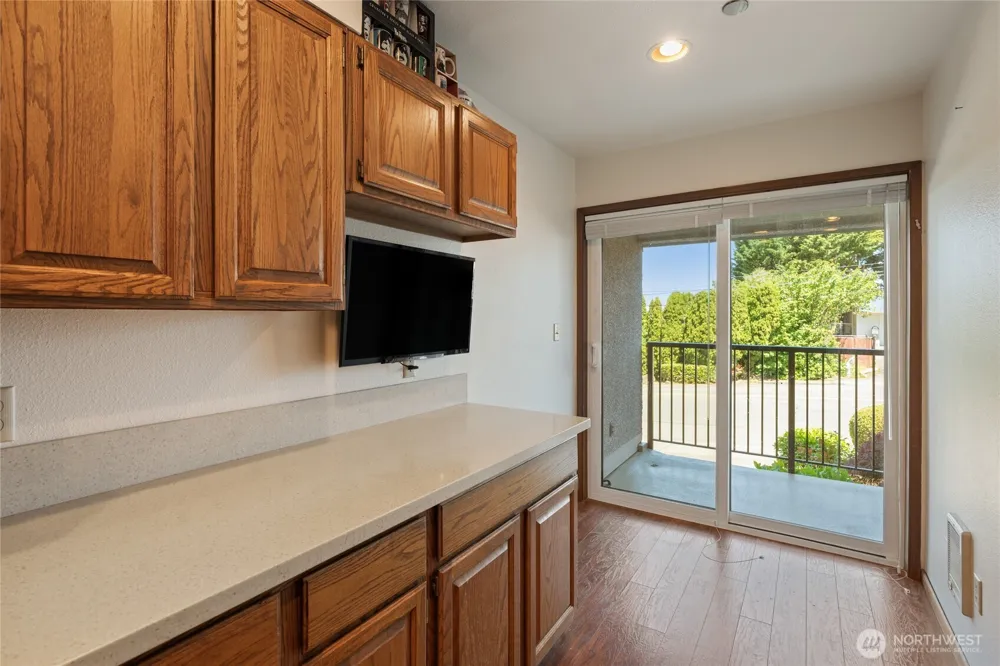 1902 Bridgeport Way W #106 University Place, WA 98466