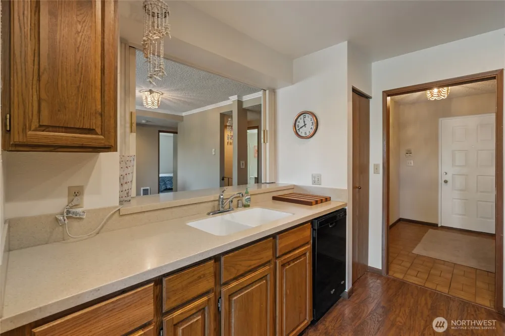 1902 Bridgeport Way W #106 University Place, WA 98466