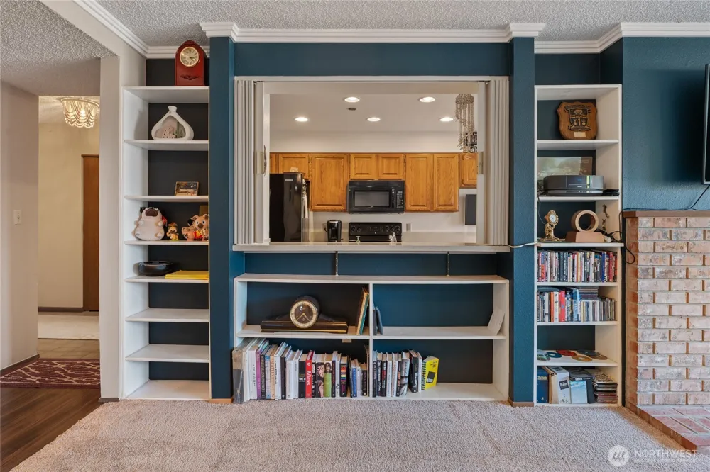 1902 Bridgeport Way W #106 University Place, WA 98466