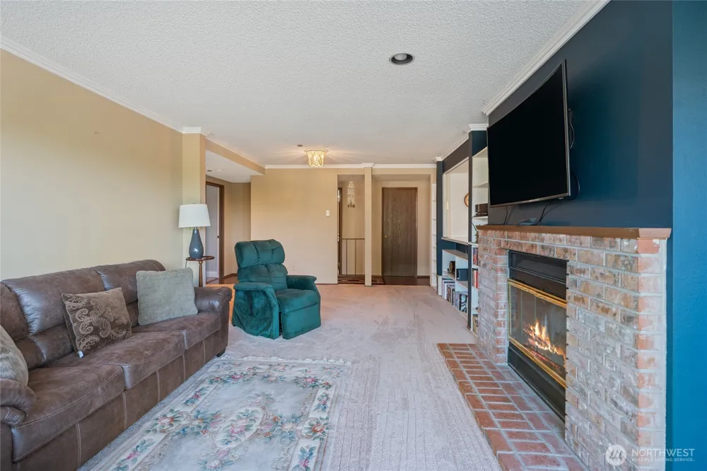 1902 Bridgeport Way W #106 University Place, WA 98466