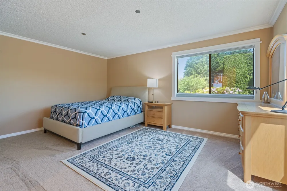 1902 Bridgeport Way W #106 University Place, WA 98466