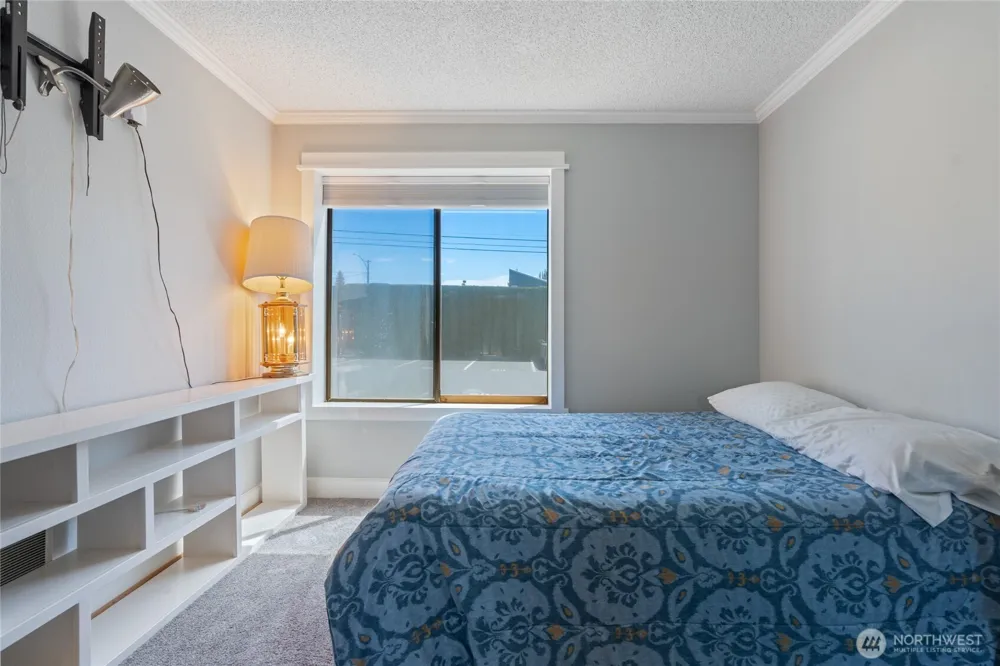 1902 Bridgeport Way W #106 University Place, WA 98466