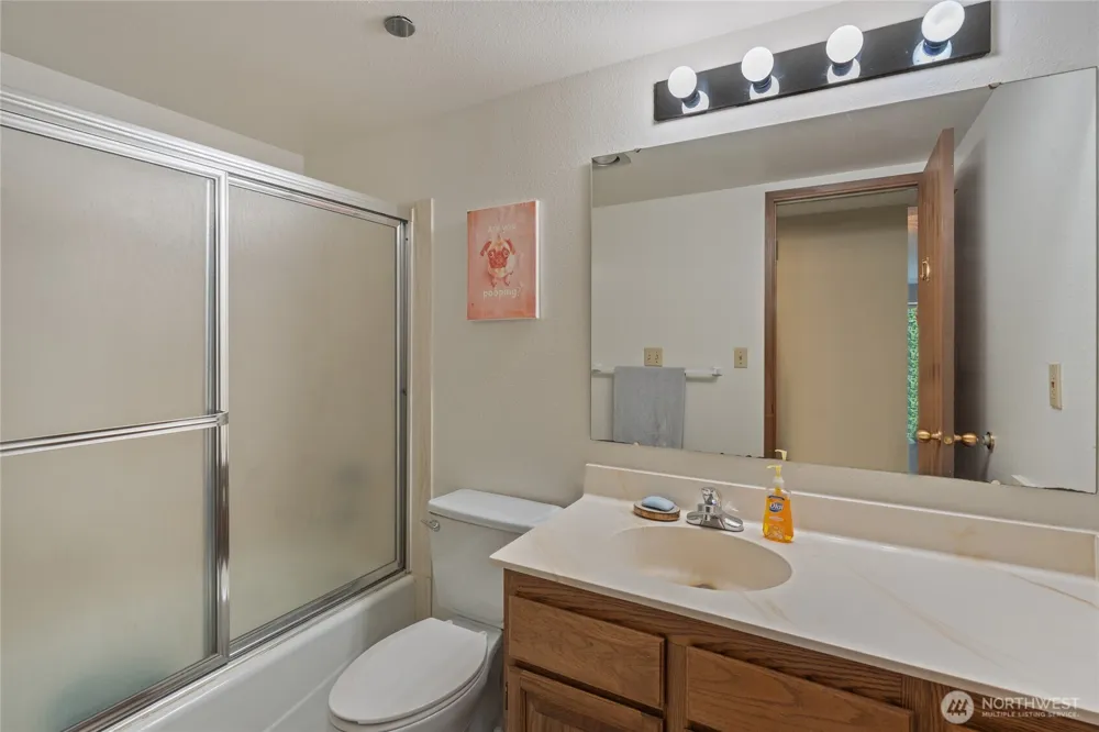 1902 Bridgeport Way W #106 University Place, WA 98466
