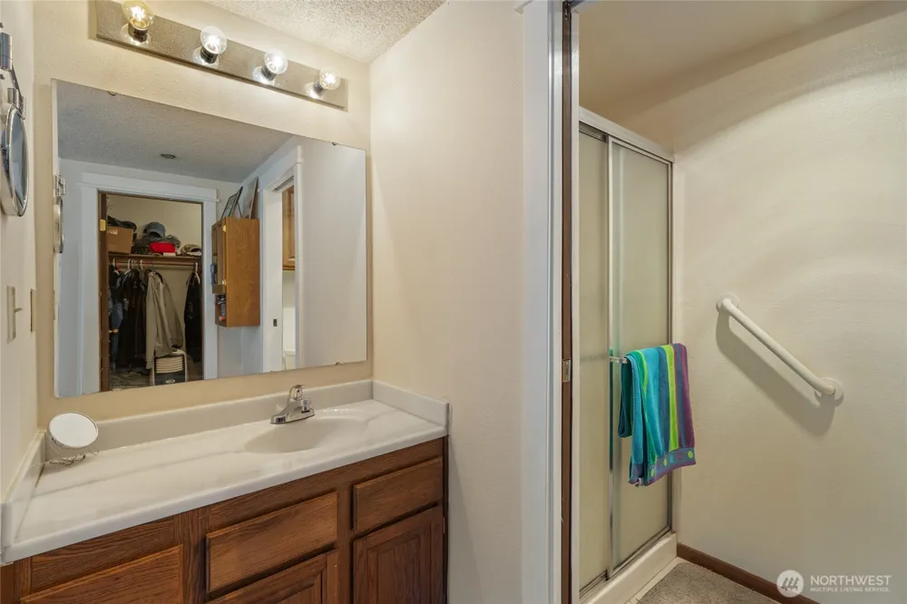 1902 Bridgeport Way W #106 University Place, WA 98466