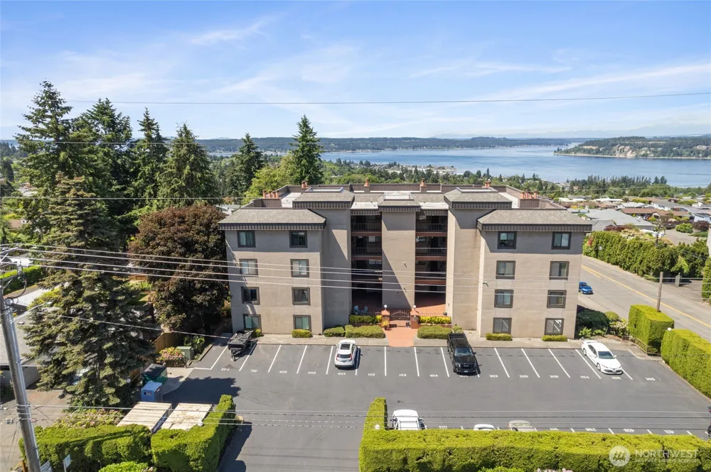 1902 Bridgeport Way W #106 University Place, WA 98466