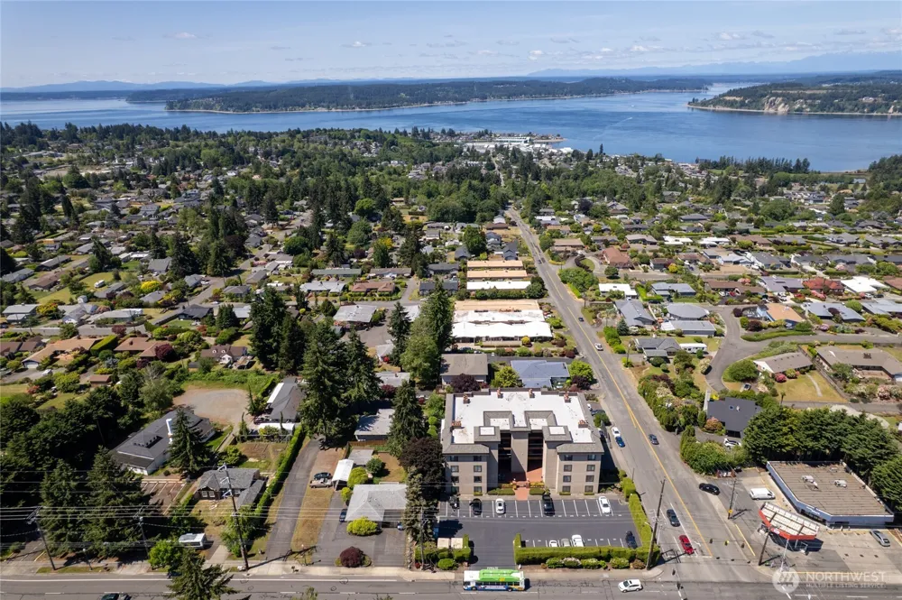 1902 Bridgeport Way W #106 University Place, WA 98466