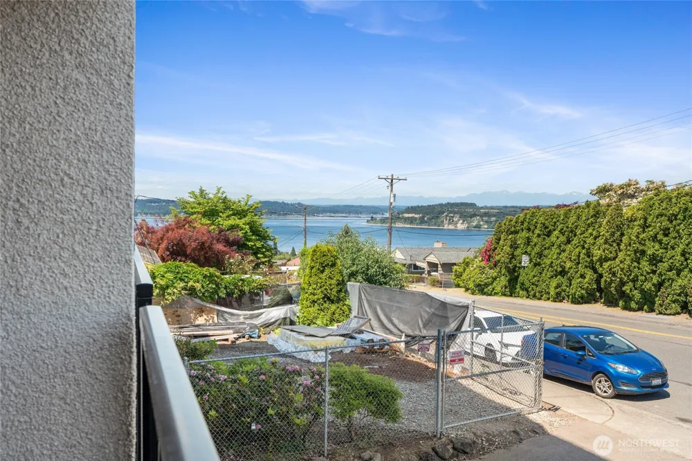 1902 Bridgeport Way W #106 University Place, WA 98466