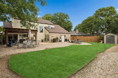 2709 Hedgeway Drive