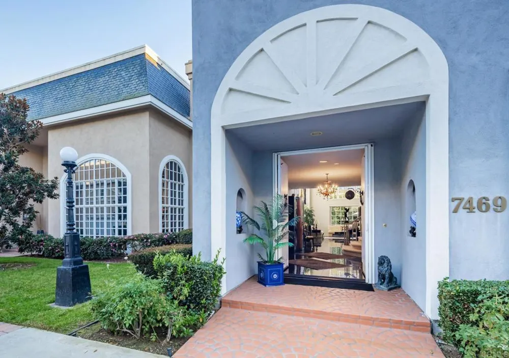 7469 Via De Fortuna Carlsbad, CA 92009