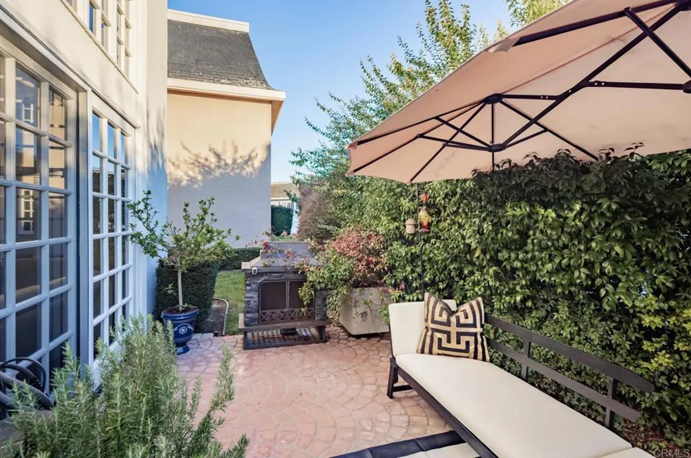 7469 Via De Fortuna Carlsbad, CA 92009