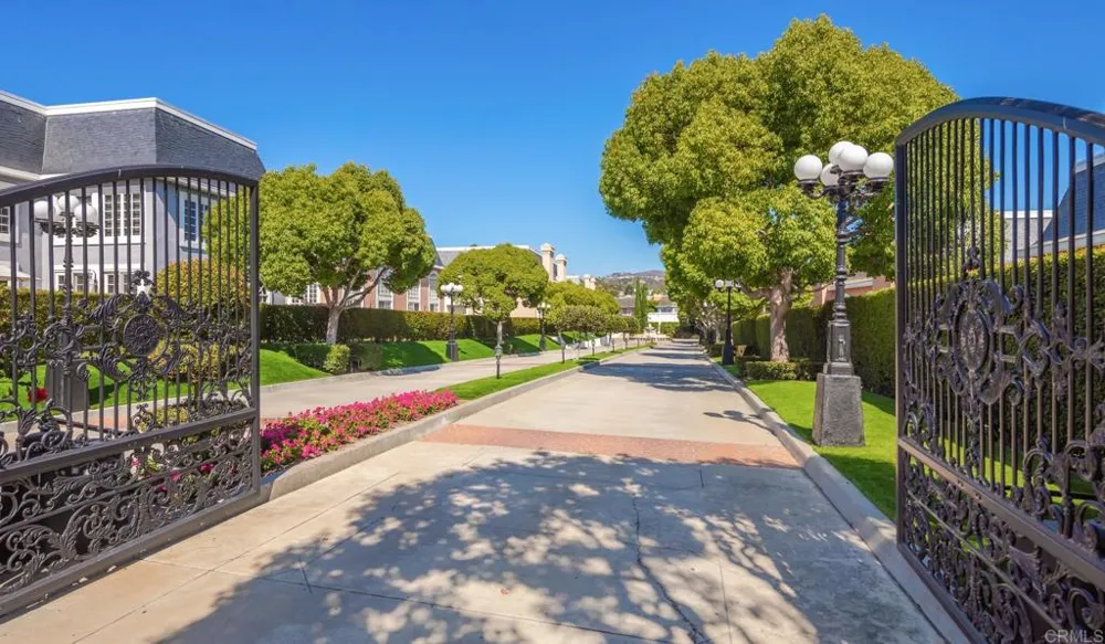 7469 Via De Fortuna Carlsbad, CA 92009