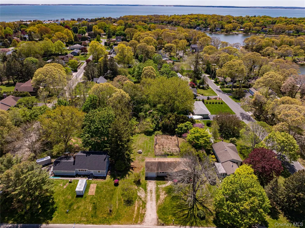 6200 New Suffolk Avenue Mattituck, NY 11952