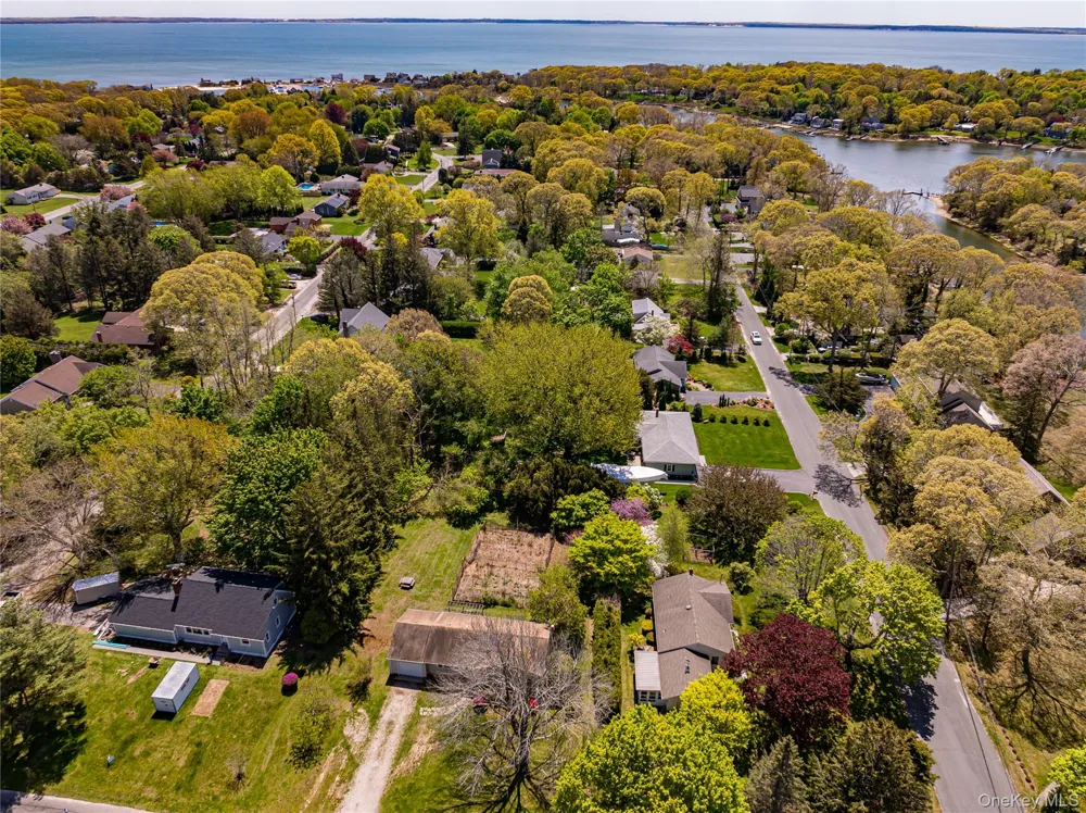 6200 New Suffolk Avenue Mattituck, NY 11952