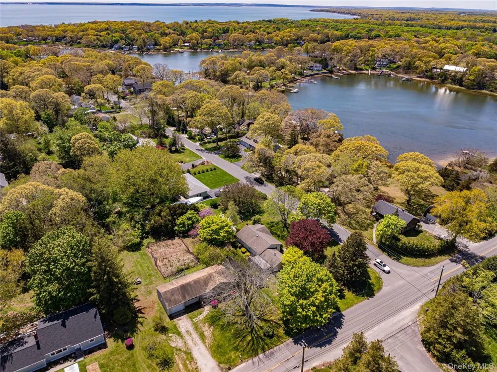 6200 New Suffolk Avenue Mattituck, NY 11952