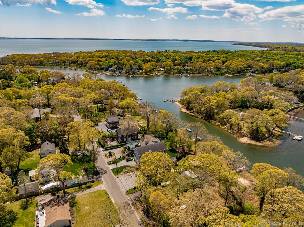 6200 New Suffolk Avenue Mattituck, NY 11952