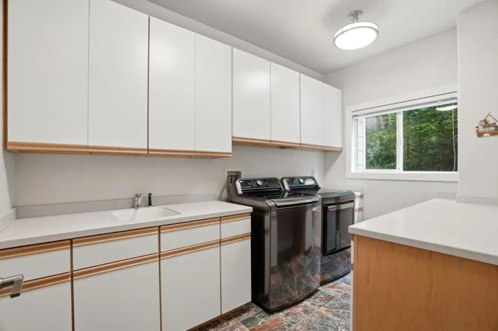 24106 Deerpath Road Saratoga, CA 95070