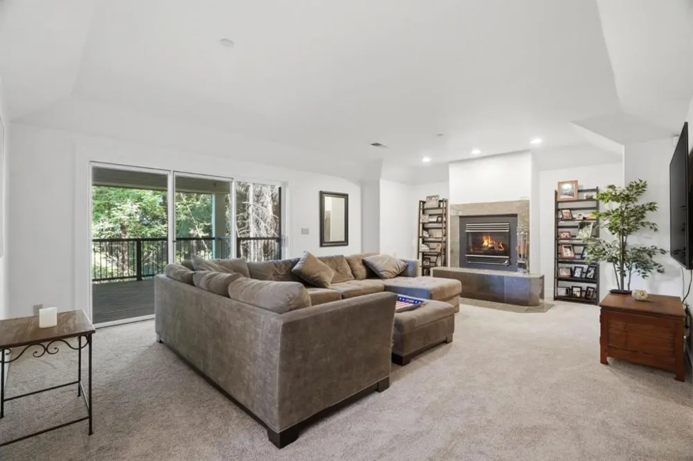 24106 Deerpath Road Saratoga, CA 95070
