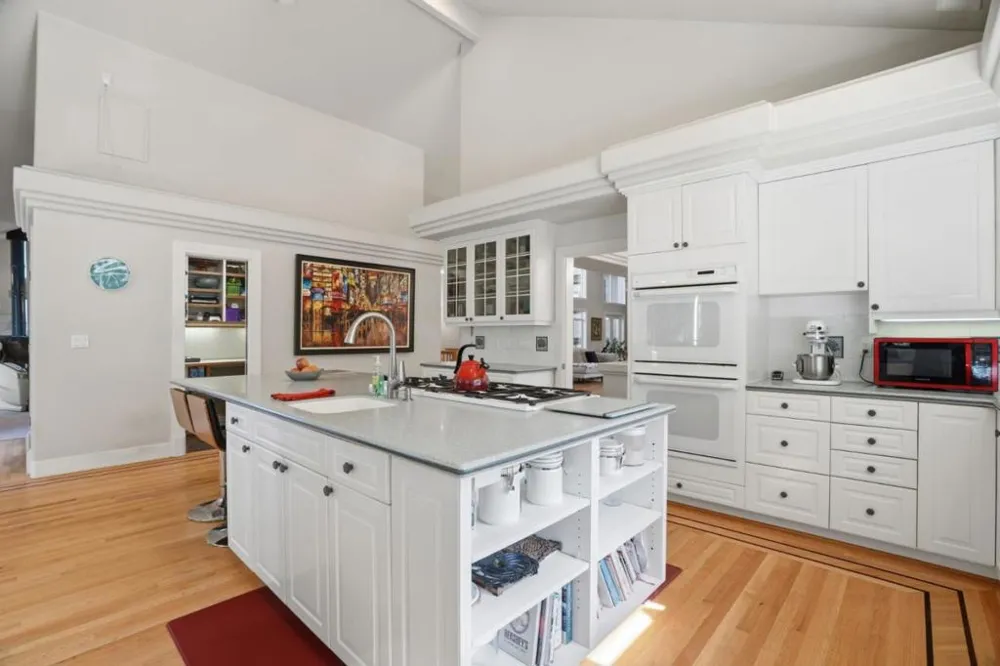 24106 Deerpath Road Saratoga, CA 95070