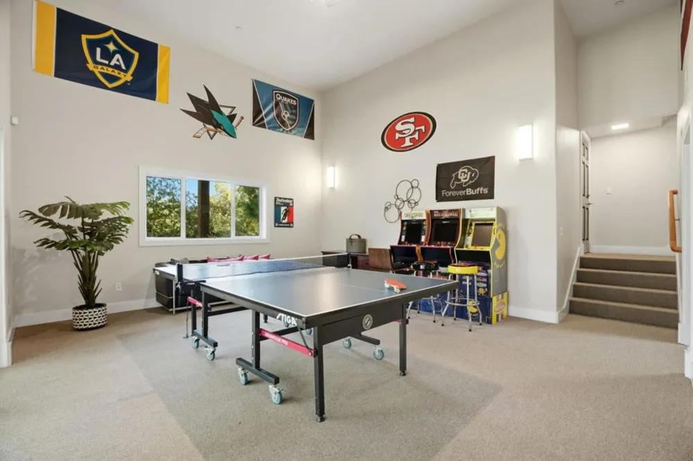 24106 Deerpath Road Saratoga, CA 95070