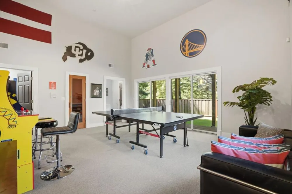 24106 Deerpath Road Saratoga, CA 95070