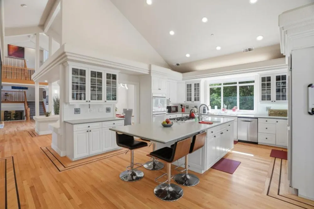 24106 Deerpath Road Saratoga, CA 95070