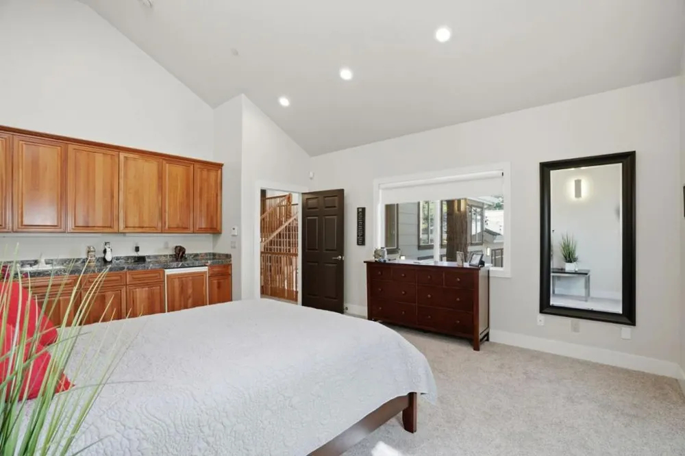 24106 Deerpath Road Saratoga, CA 95070