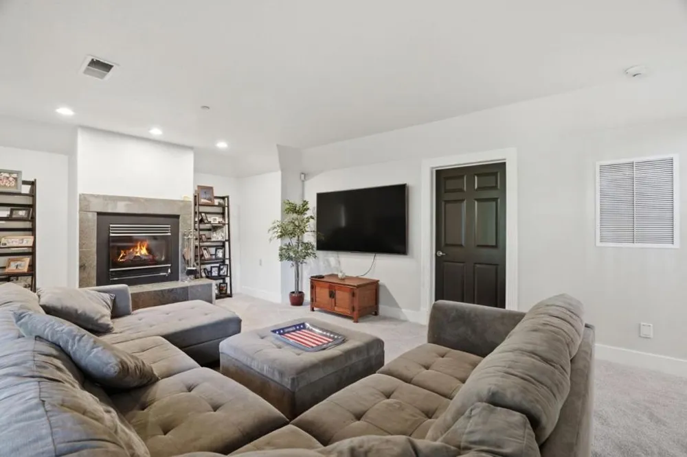 24106 Deerpath Road Saratoga, CA 95070