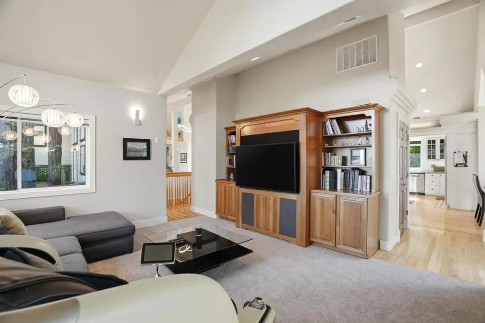 24106 Deerpath Road Saratoga, CA 95070