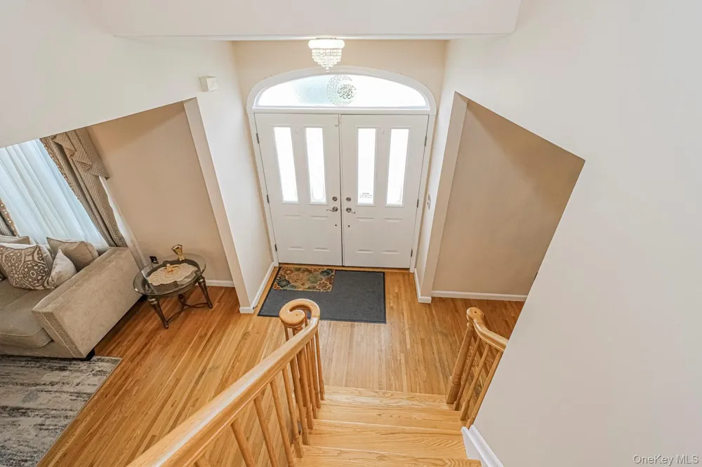 34 Putters Ct Staten Island, NY 10301