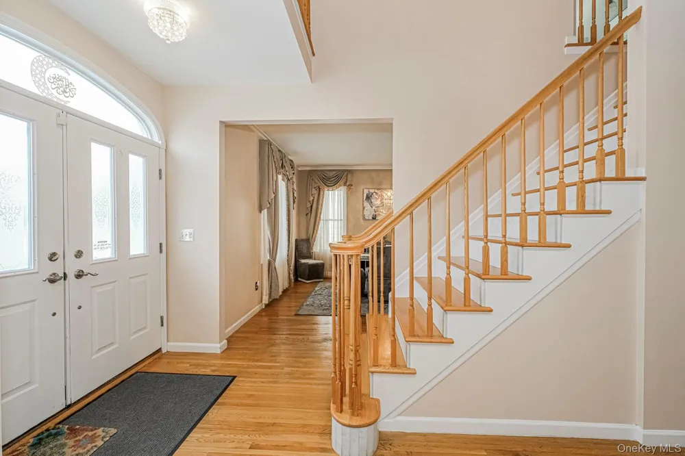 34 Putters Ct Staten Island, NY 10301