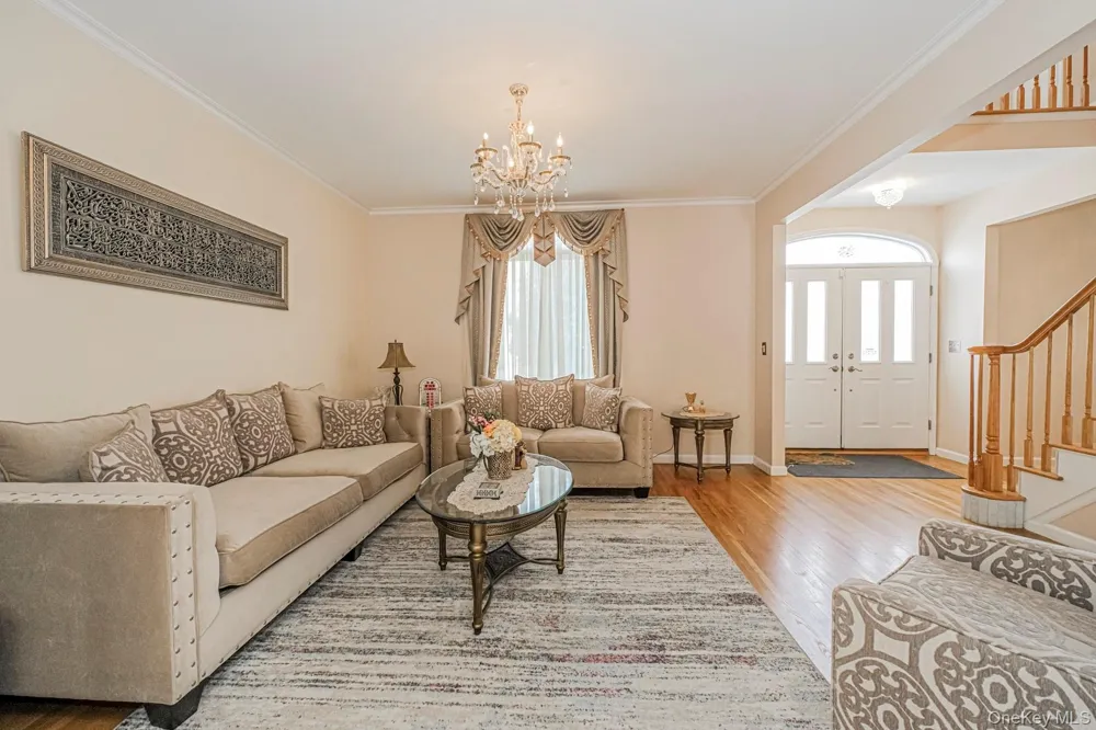 34 Putters Ct Staten Island, NY 10301