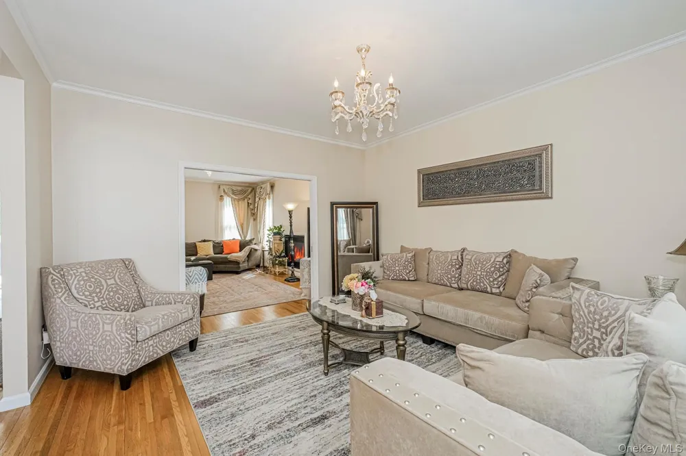 34 Putters Ct Staten Island, NY 10301